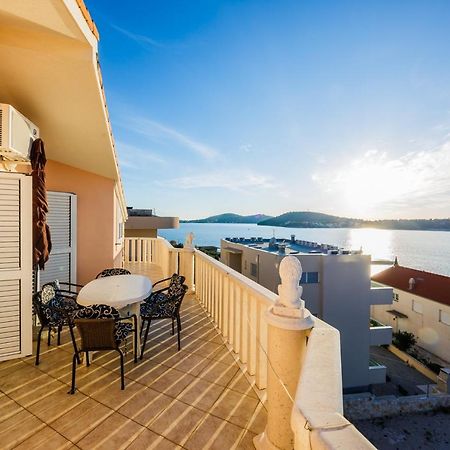 Apartamenty Z Basenem Ilja ロゴズニッツァ エクステリア 写真